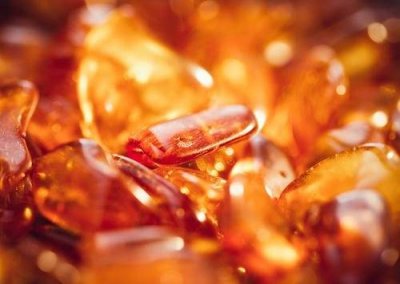 ​为什么蜜蜡现在没人买了 女人戴蜜蜡的好处