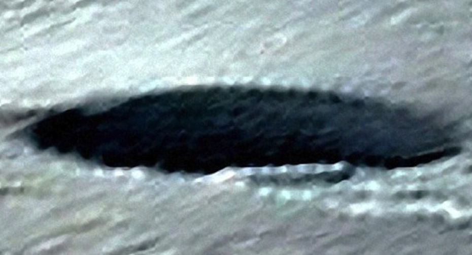 德格特雷维非常固执地认为，图中看到的“黑色物体”是一艘外星人飞船的残骸。