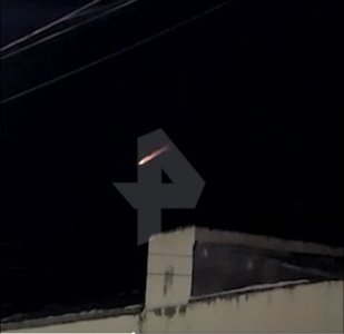 ​夜空光芒：雅库特共和国上空的不明发光体可能是进入大气层后燃烧的“巡航舰”