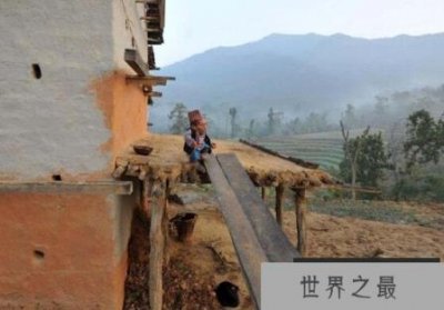 ​世界上最小的人，钱德拉身高仅54.6厘米