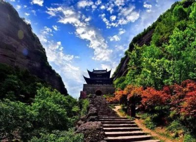 ​巴音郭楞旅游攻略