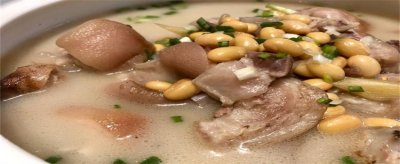 ​月子餐黄豆炖猪蹄做法 月子餐猪蹄黄豆汤的做法窍门