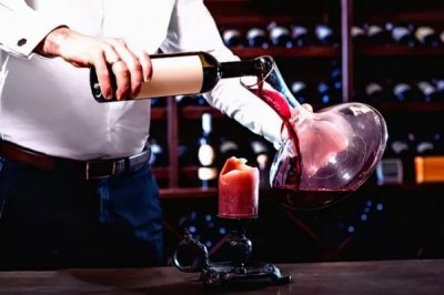 ​红酒喝多了怎么醒酒快？红酒喝多了怎么醒酒快一点