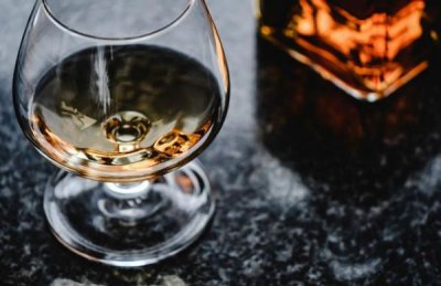 ​酒用英语怎么翻译(小人英语怎么翻译)