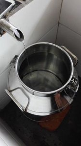 ​泸州古蜀酒厂老窖特曲金爵王(老窖特曲至尊金爵王酒多少钱一瓶)