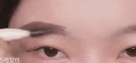 眉型常见失误有哪些？眉头压实很难看