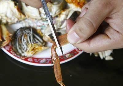 阳澄湖大闸蟹怎么吃？食阳澄湖大闸蟹注意事项