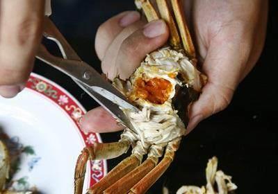 阳澄湖大闸蟹怎么吃？食阳澄湖大闸蟹注意事项