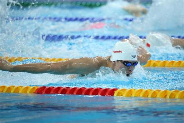 蛙泳一小时消耗多少卡路里 蛙泳一小时消耗的热量