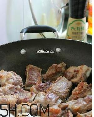 陈翔排骨怎么做？陈翔红酒烩排骨做法