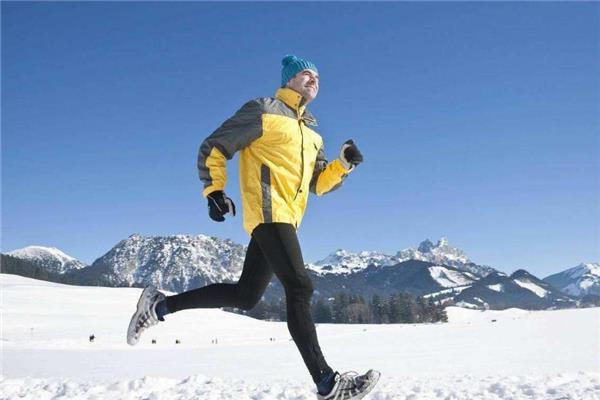 冬天适合户外跑步吗 要做好热身运动