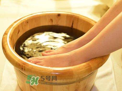 三伏天能用艾叶泡脚吗_用艾叶泡脚好吗_用艾叶泡脚的好处
