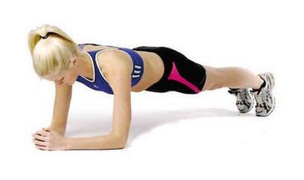 俯卧撑和平板支撑哪个好 健身效果不同