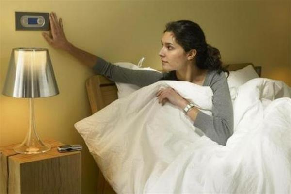 睡觉害怕关灯是什么心理 怎么克服睡觉害怕关灯的心理