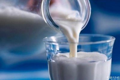 ​睡前喝牛奶会长胖吗 长胖和睡前和牛奶有关吗