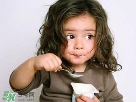 吃虾爬子能喝酸奶吗？虾爬子和酸奶能一起吃吗？