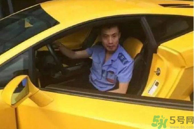 开兰博基尼上下班的人是谁？开兰博基尼上下班开的是哪辆公交车？