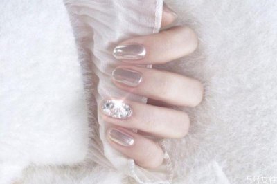 ​美甲店美甲能保持多久 做美甲一年不许超过几次