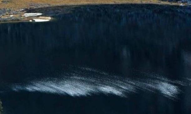 探秘四川九龙猎塔湖水怪真相 因特殊自然环境造成(奇特的现象)  3