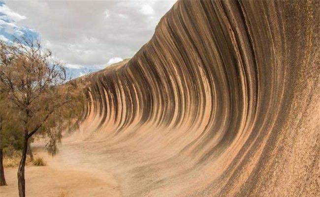 探秘25亿年前形成海浪至今屹立不倒 波浪岩(世界奇观) 3