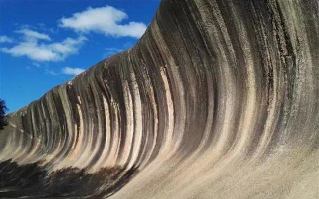 探秘25亿年前形成海浪至今屹立不倒 波浪岩(世界奇观) 2