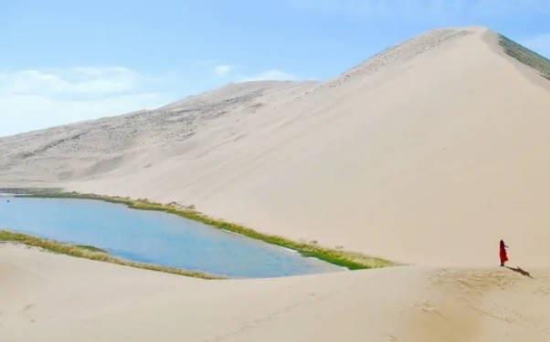 探秘世界上最高的沙漠 山峰海拔1617米(巴丹吉林沙漠) 2