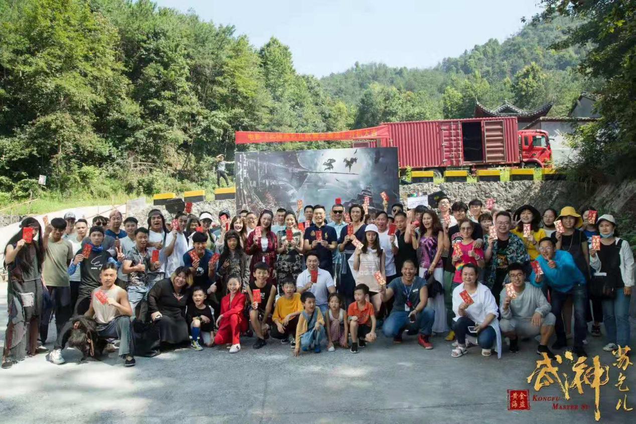 陈信喆携手赵珈萱上演海上传奇