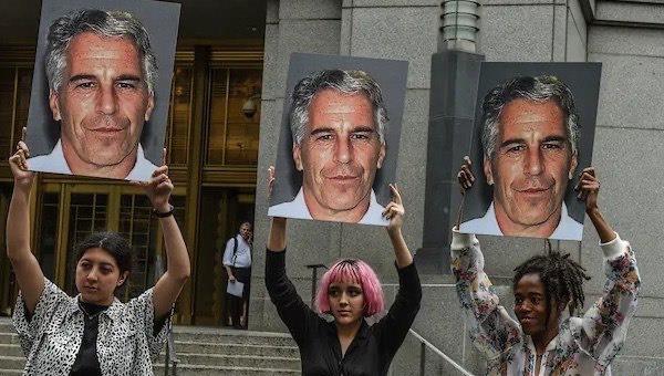 探秘爱泼斯坦是谁，爱泼斯坦的人生经历  2