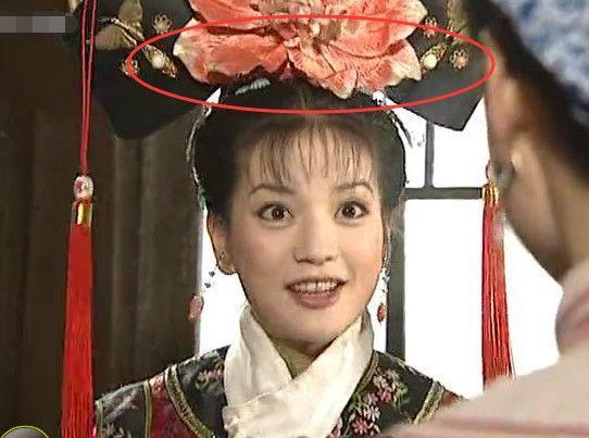 穿帮镜头五、小燕子眼光独特，看中的鸡也有特异功能？毛的颜色说变就变了！