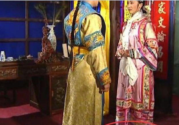 穿帮镜头九、正看着陈志朋和苏有朋互诉衷肠的时候，却被陈志朋的白金尾戒，亮瞎了我的眼。