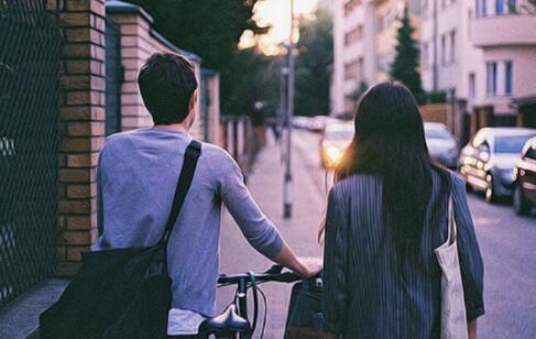 用不卑不亢的方式去挽留