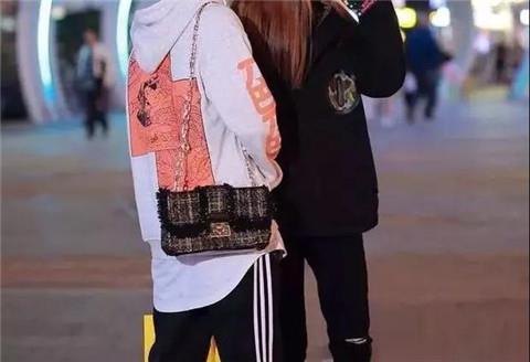 如何有效地哄好女友，化解车内争吵