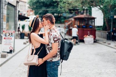 ​情话最暖心短句！10句怦然心动的情话分享给你！