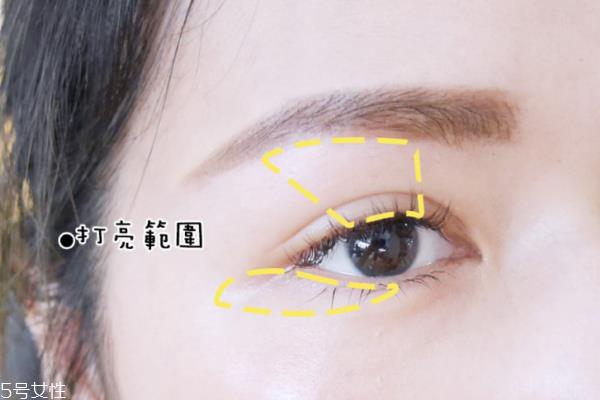 奶茶色眼影怎么画 秋天最适合画奶茶色眼妆