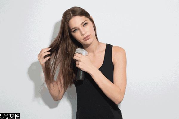 空气丸子头怎么弄 侧分半丸子头扎法