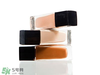 ​粉底液和cc霜哪个先用 cc霜和粉底液的顺序