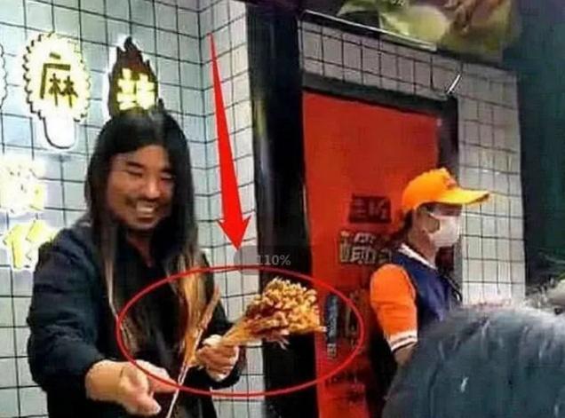 网红面筋哥开了家烤面筋店价格打脸众多烧烤摊，网友人肉地址