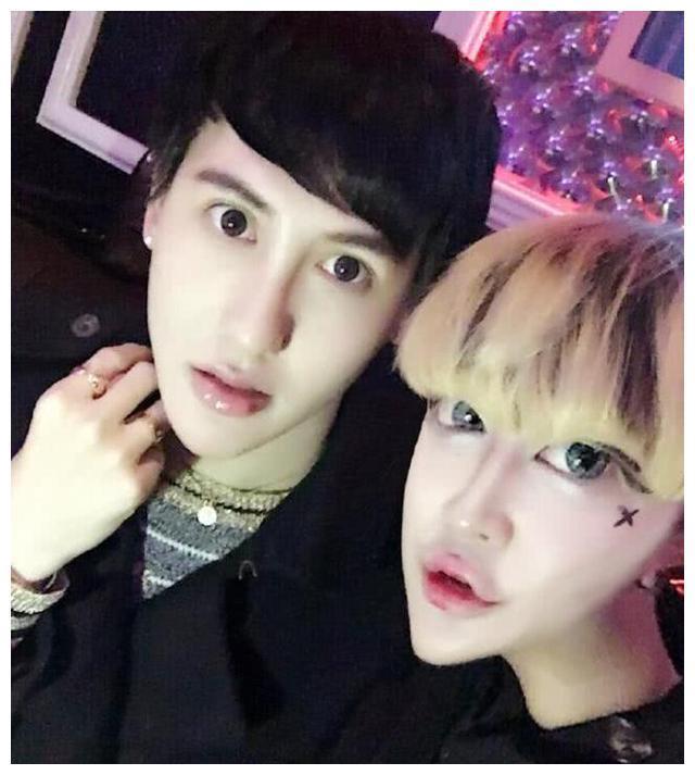 网红“蛇精男”低调回归，拿掉玻尿酸变小鲜肉，颜值还不错