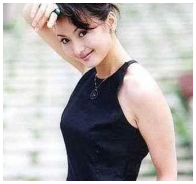 为什么我们感觉香妃刘丹的死与黑幕有关？揭秘刘丹车祸过程