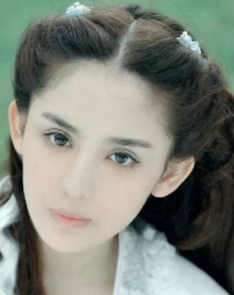 当红三大新疆花旦，娜扎美若天仙，佟丽娅高贵端庄，她才配称女神