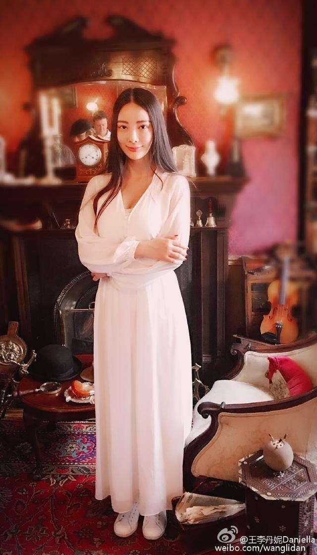 电影《一路向西》女主角王李丹妮近照, 再也不想靠身材博关注