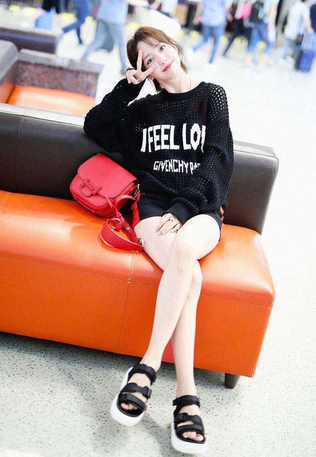 佟丽娅身材真好，1米64的身高不过是穿了条短裤，就凹出了大长腿