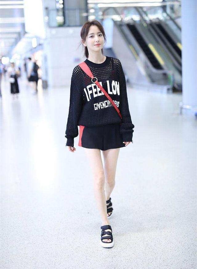 佟丽娅身材真好，1米64的身高不过是穿了条短裤，就凹出了大长腿