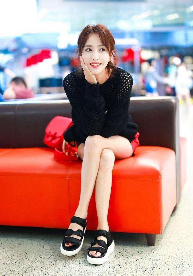 佟丽娅身材真好，1米64的身高不过是穿了条短裤，就凹出了大长腿