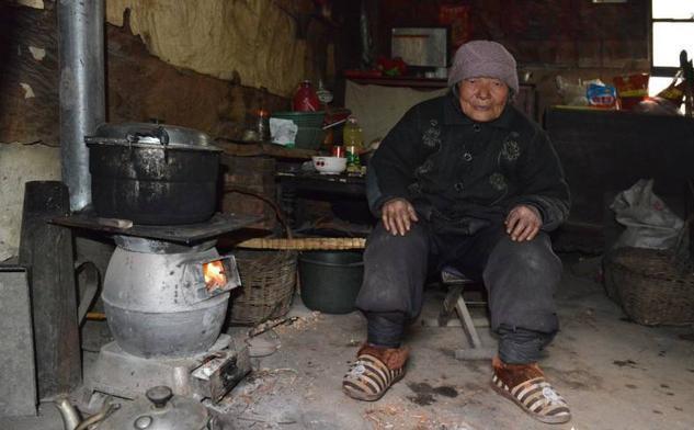 农村不准烧煤怎么取暖？专家建议用电和气，老农：只能挨冻了！