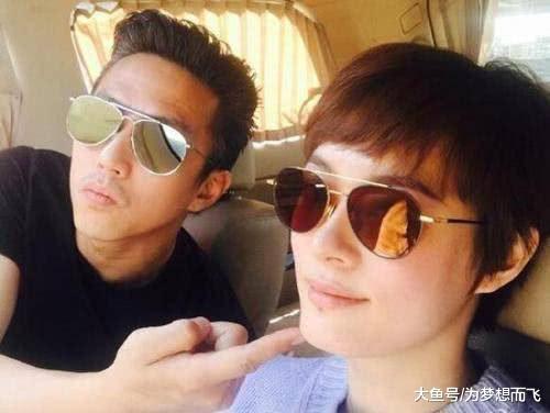 邓超吐槽陪孙俪逛街, 满怀辛酸泪却被网友拆穿: 能打字说明手没断