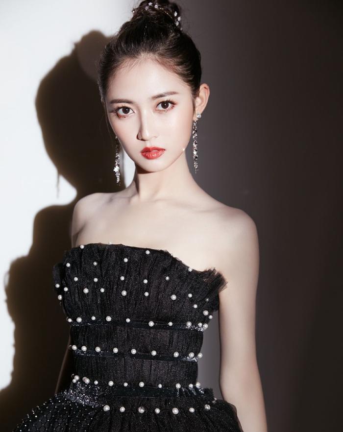 陈钰琪鬼马精灵清新灵动，可盐可甜娇俏甜美，英姿飒爽太迷人！