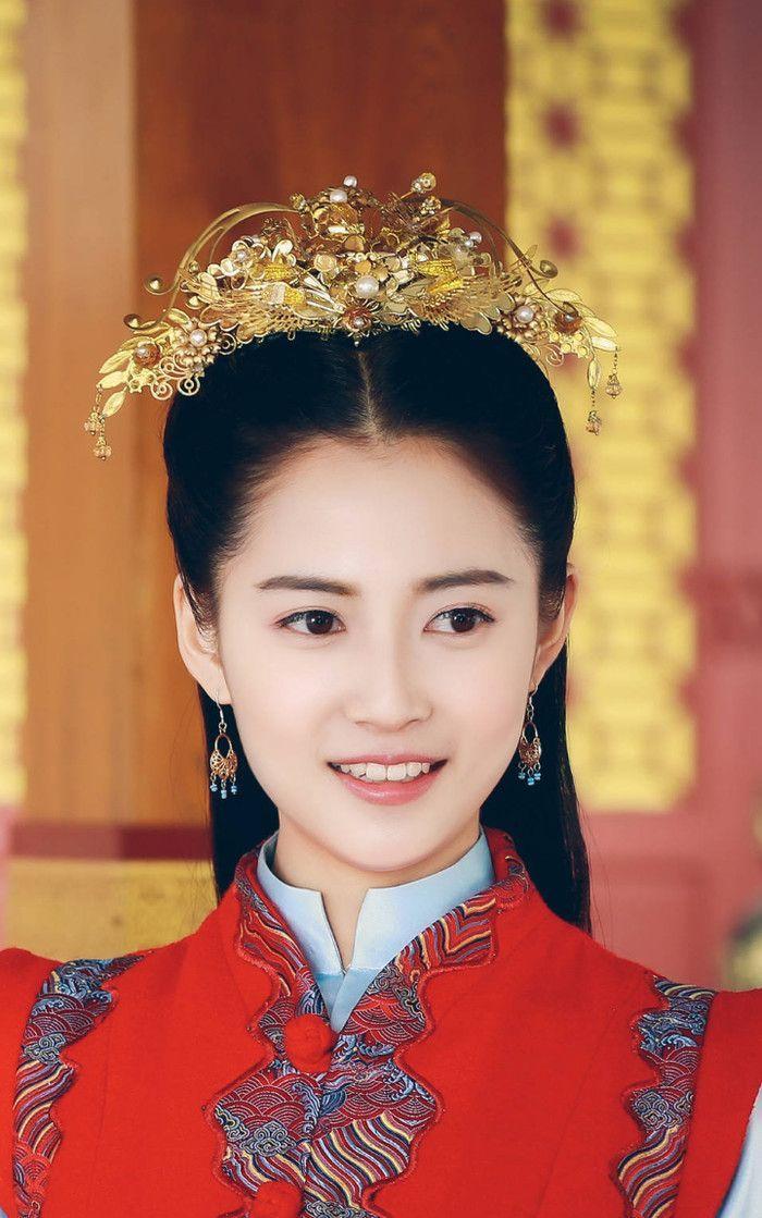 陈钰琪鬼马精灵清新灵动，可盐可甜娇俏甜美，英姿飒爽太迷人！