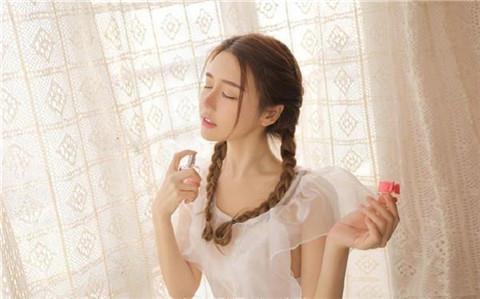 女人半夜发朋友圈是什么心理？该怎么去撩？第3张