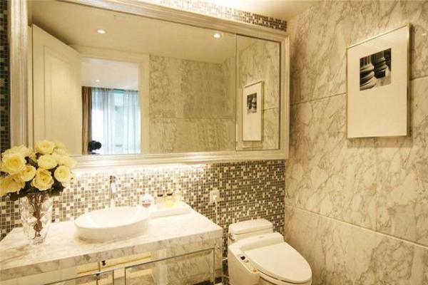 为什么独自住酒店时，都要开着“厕所灯”睡觉？女生必须要多了解